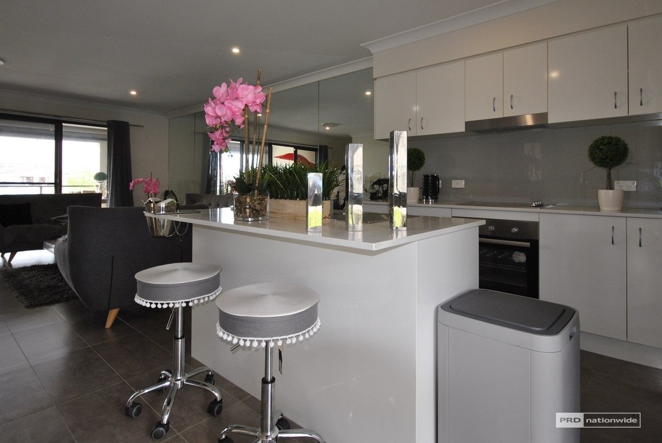 8/61 East Quay Drive BIGGERA WATERS 5