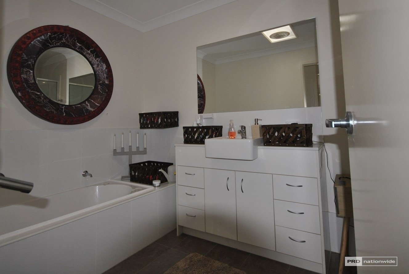 8/61 East Quay Drive BIGGERA WATERS 8
