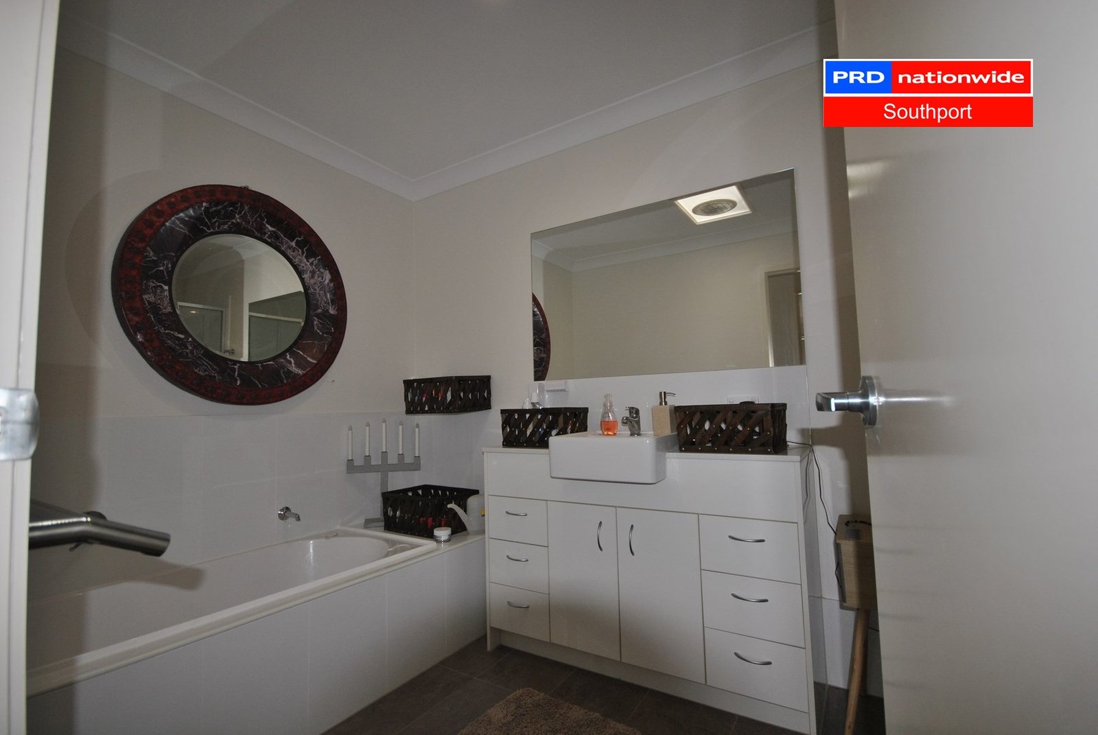 8/61 East Quay Drive BIGGERA WATERS 10