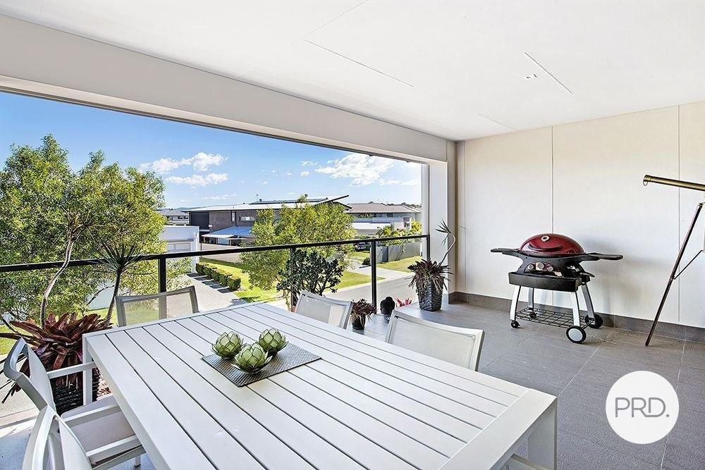8/61 East Quay Drive BIGGERA WATERS 1