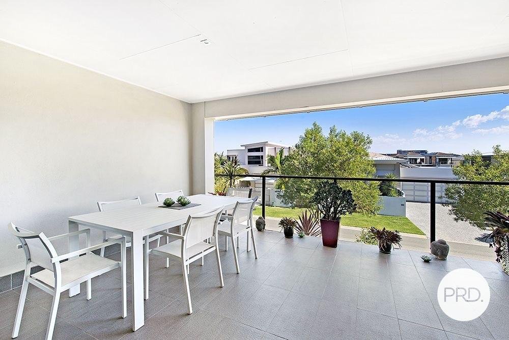 8/61 East Quay Drive BIGGERA WATERS 2