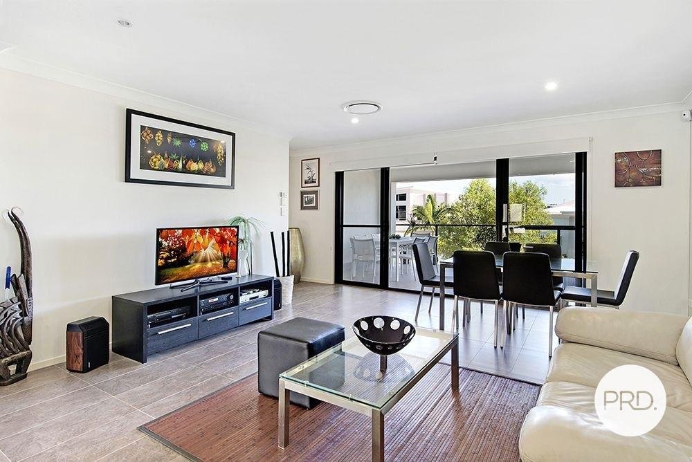 8/61 East Quay Drive BIGGERA WATERS 3