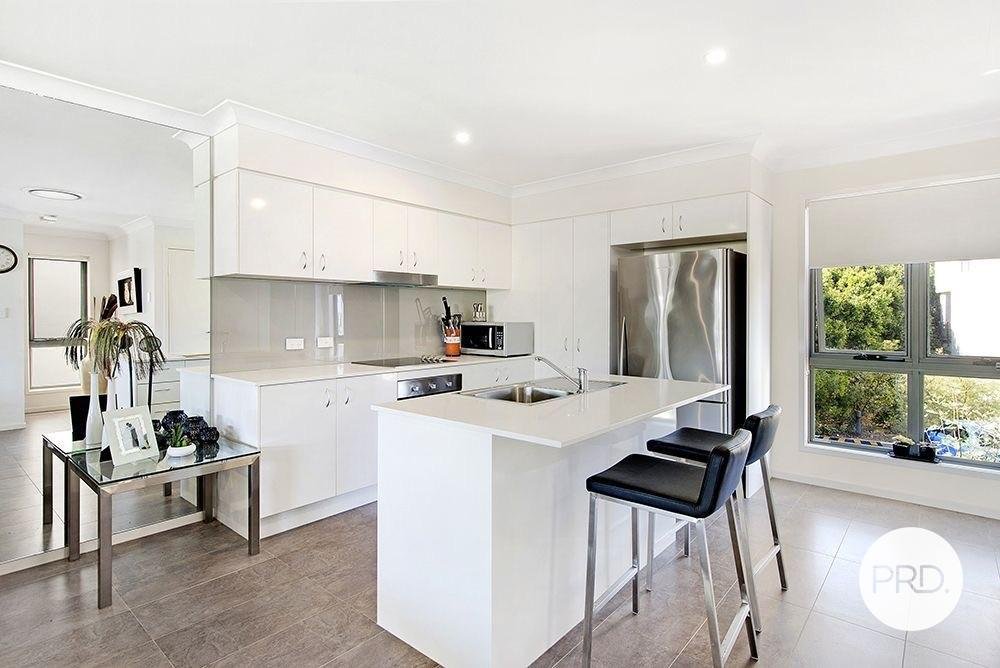8/61 East Quay Drive BIGGERA WATERS 5