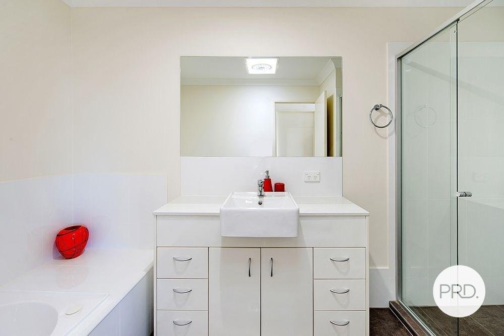 8/61 East Quay Drive BIGGERA WATERS 9
