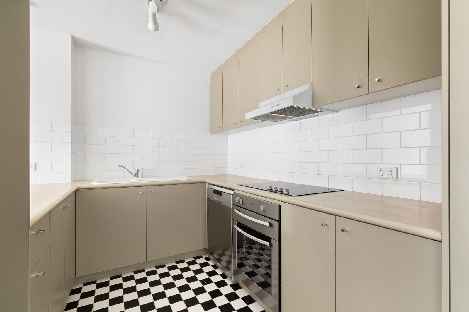 Gallery: 86/151 Fitzroy Street