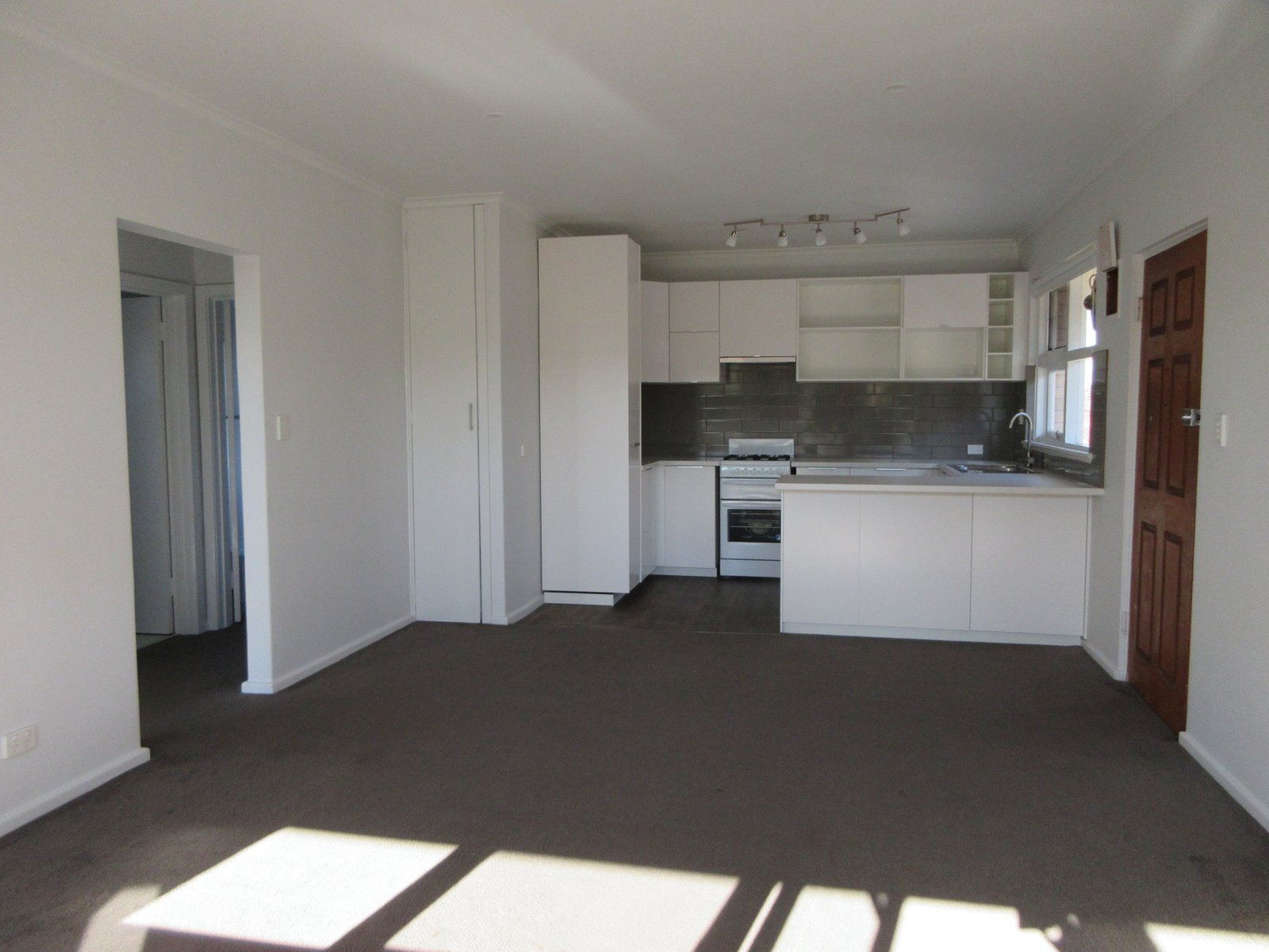 Gallery: 8/616 Centre Road