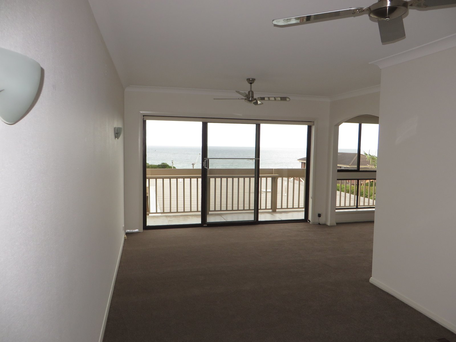 Gallery: 8/62 Beach Road