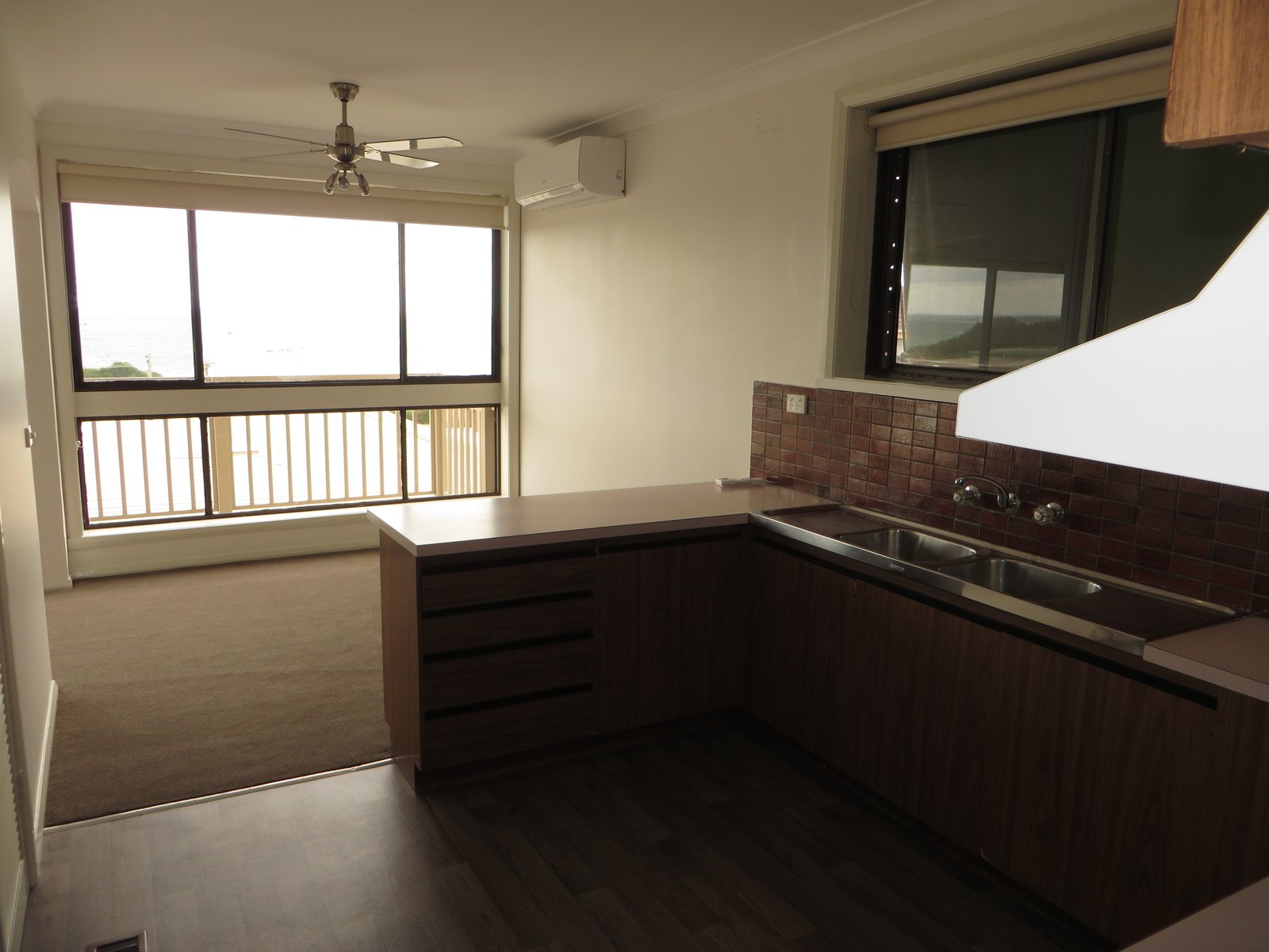 Gallery: 8/62 Beach Road