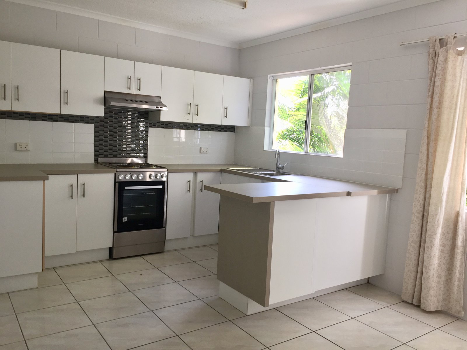 86/3 Eshelby Drive CANNONVALE 8