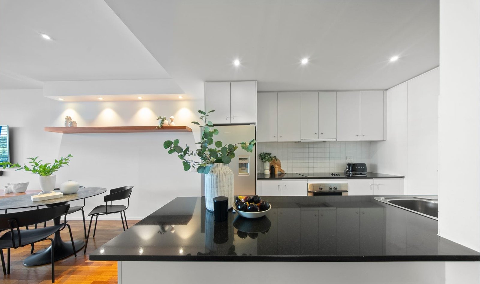Gallery: 8/635 Hampton Street