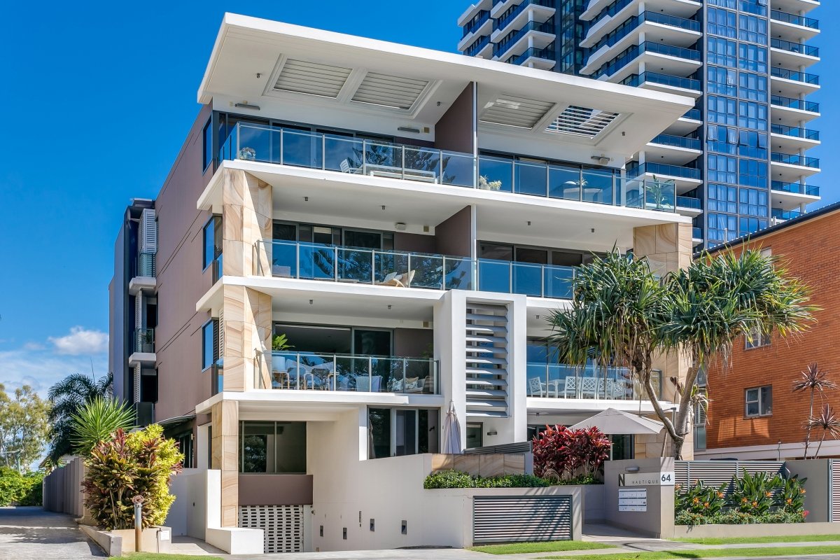 8/64 The Esplanade BURLEIGH HEADS 1