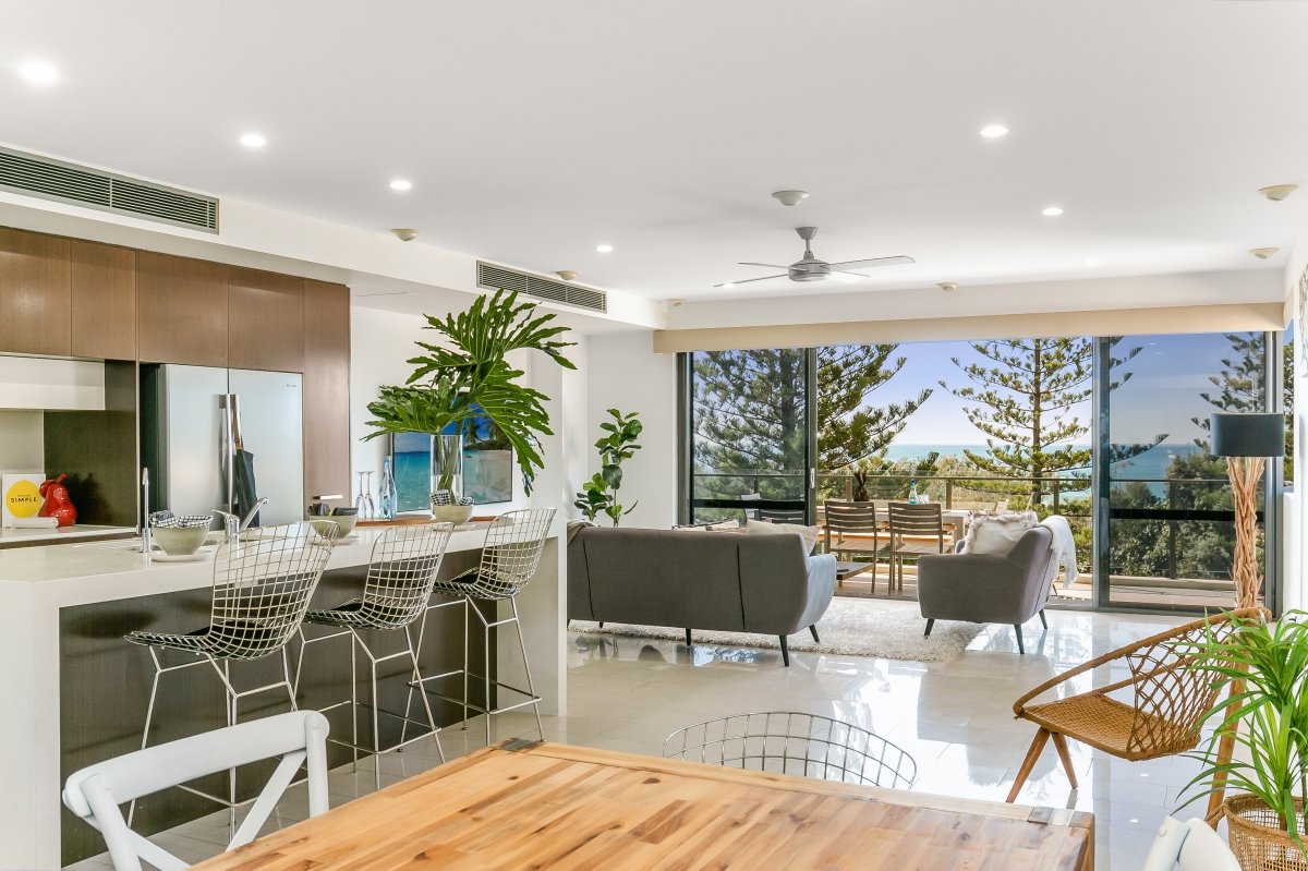 8/64 The Esplanade BURLEIGH HEADS 2