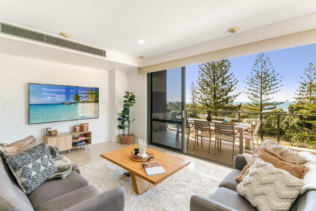 8/64 The Esplanade BURLEIGH HEADS 4