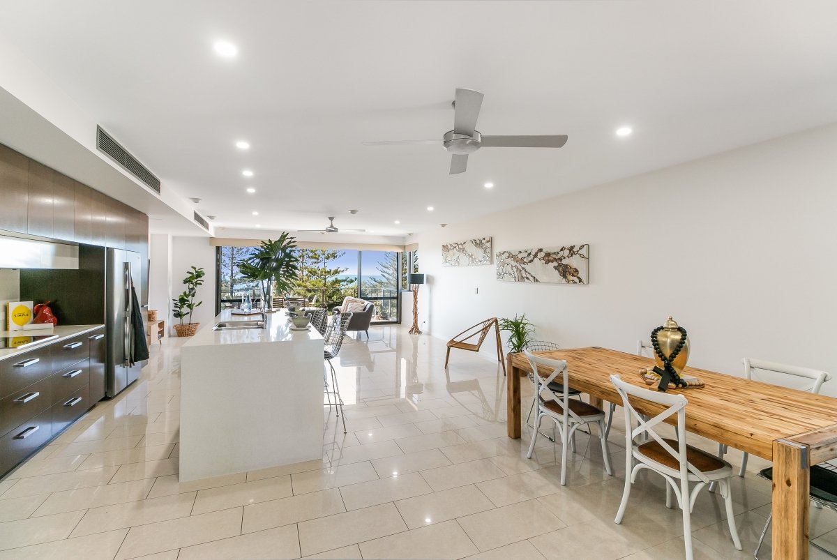 8/64 The Esplanade BURLEIGH HEADS 5