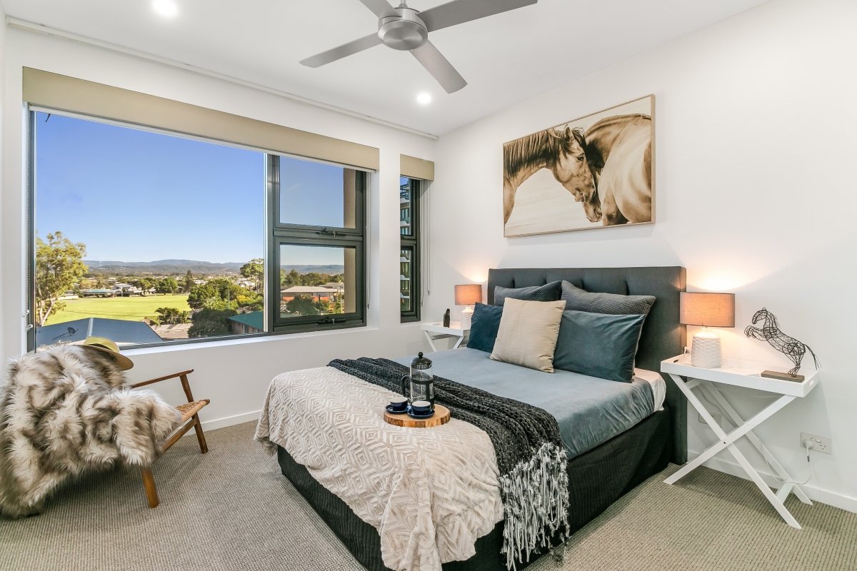 8/64 The Esplanade BURLEIGH HEADS 9