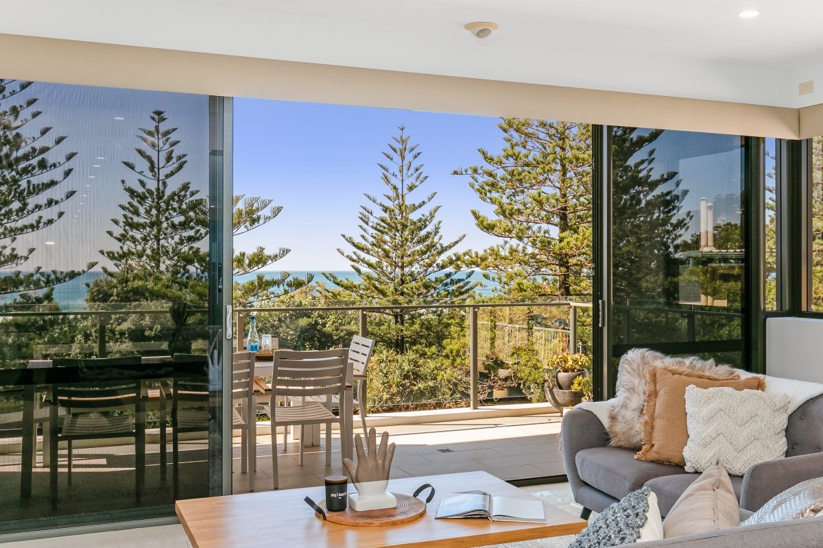 8/64 The Esplanade BURLEIGH HEADS 11