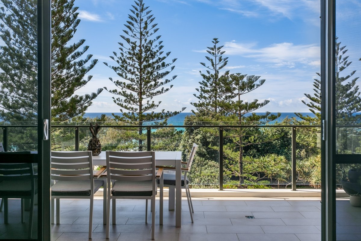 8/64 The Esplanade BURLEIGH HEADS 12
