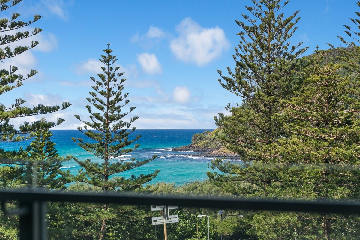 8/64 The Esplanade BURLEIGH HEADS 14