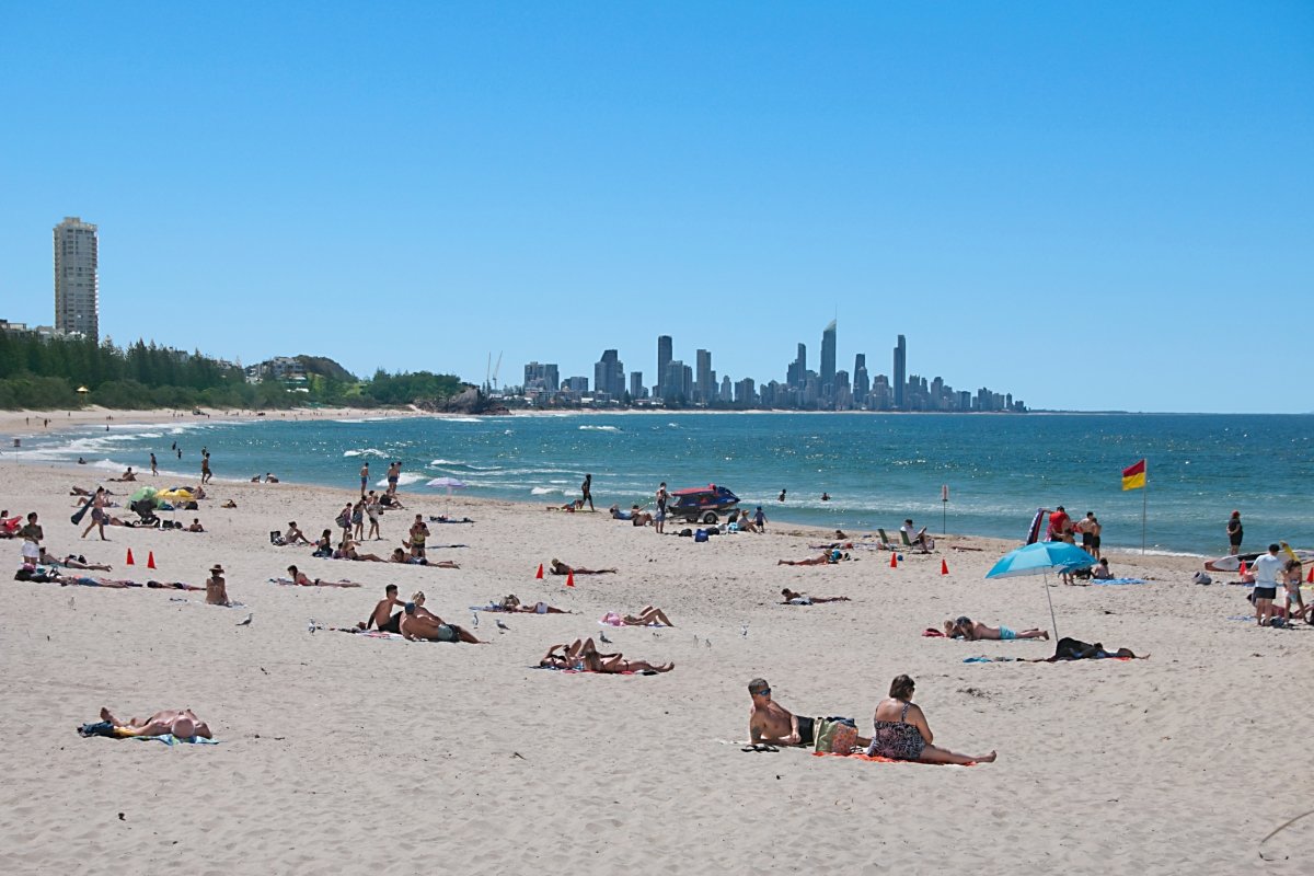 8/64 The Esplanade BURLEIGH HEADS 17