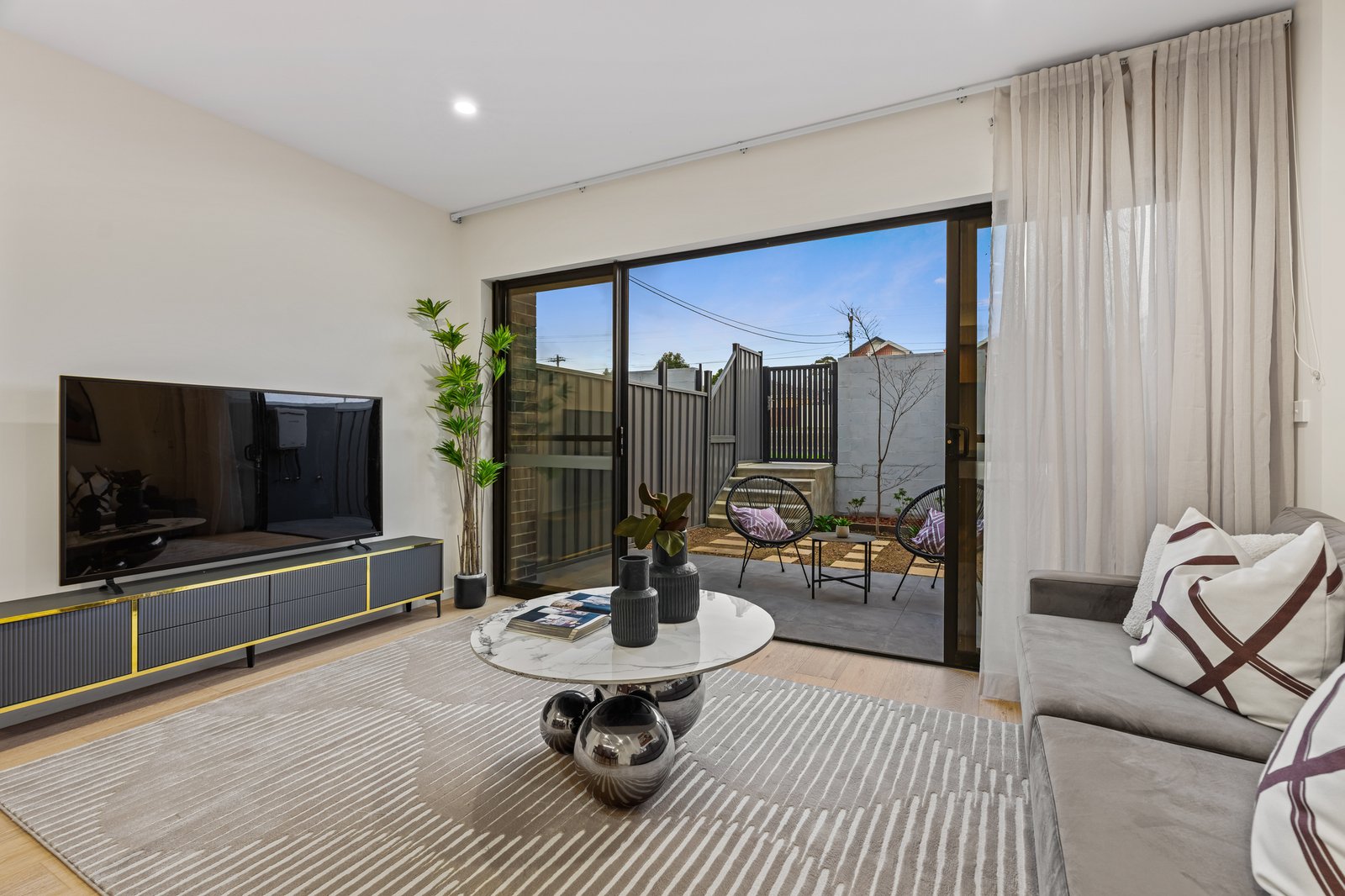 Gallery: 8/666 North Road