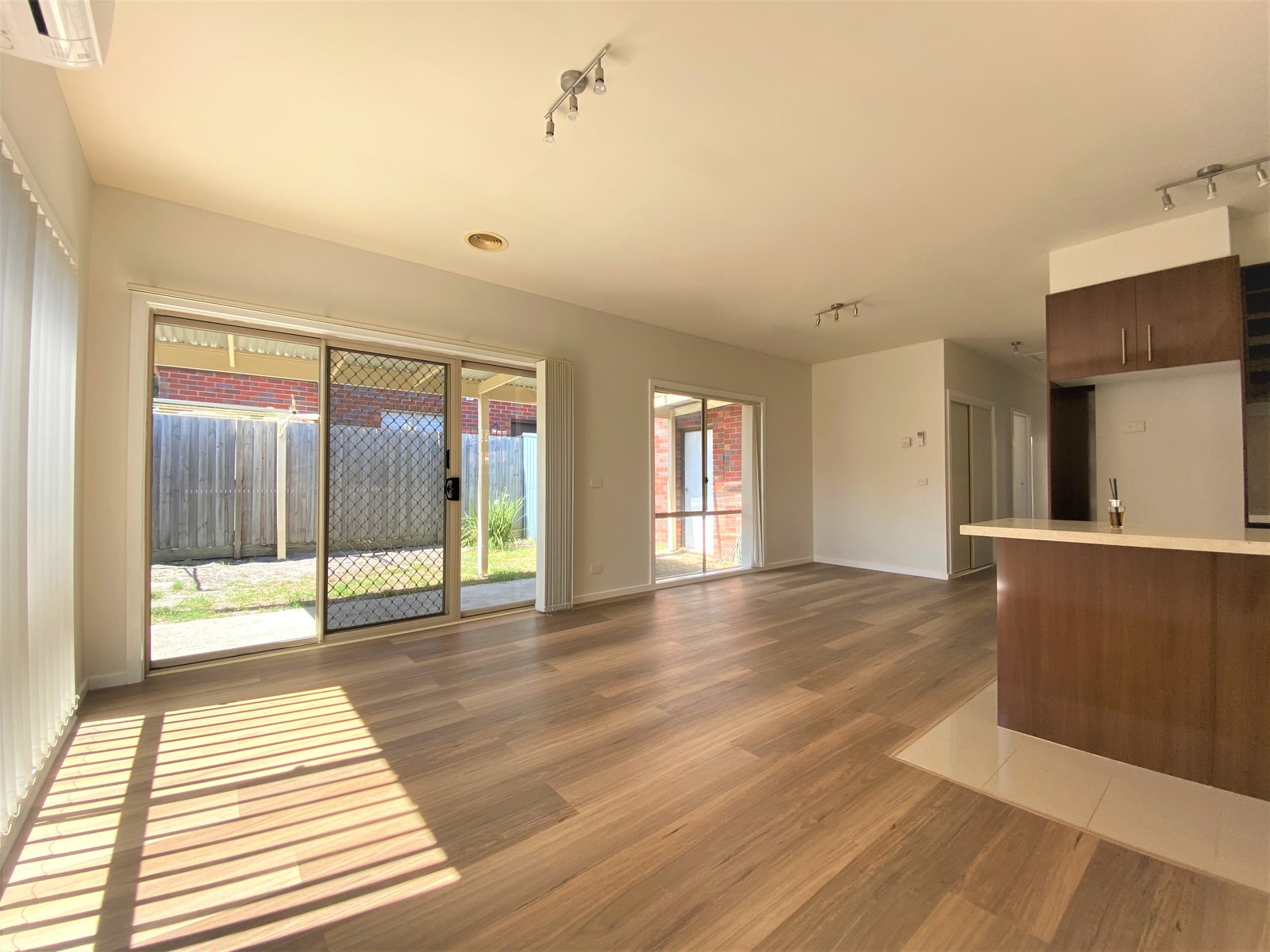 Gallery: 8/699-701 Heatherton Road