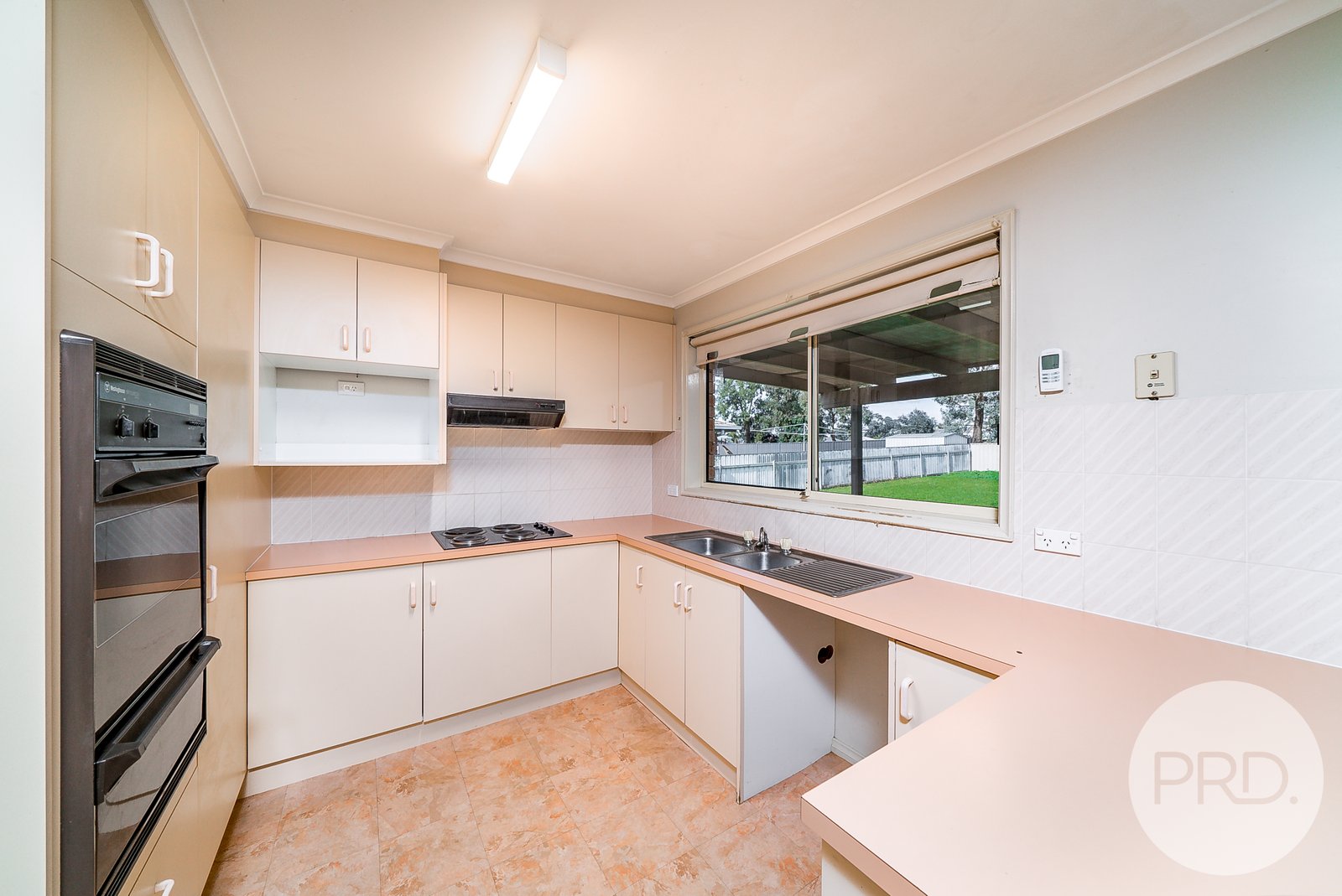 87 Balleroo Crescent GLENFIELD PARK 3