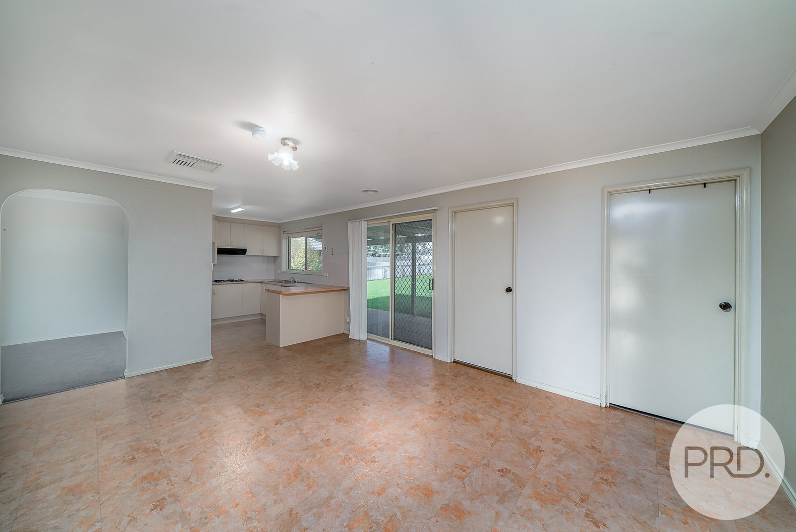 87 Balleroo Crescent GLENFIELD PARK 4