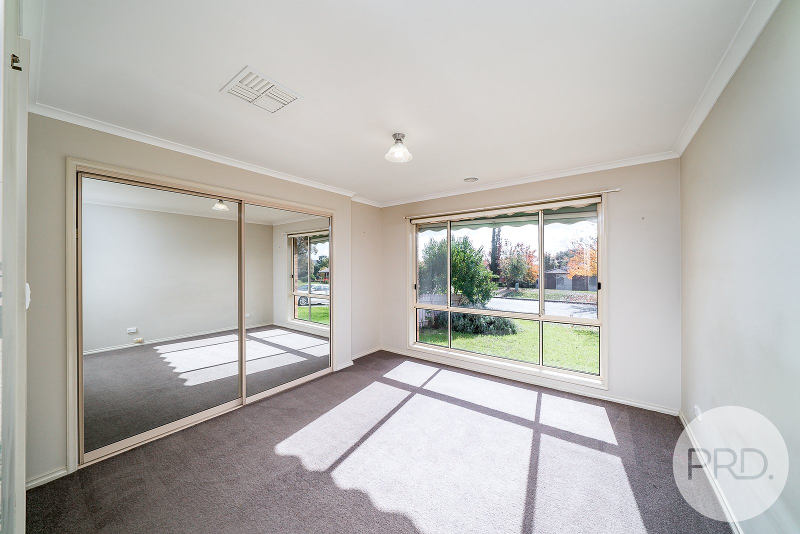 87 Balleroo Crescent GLENFIELD PARK 6