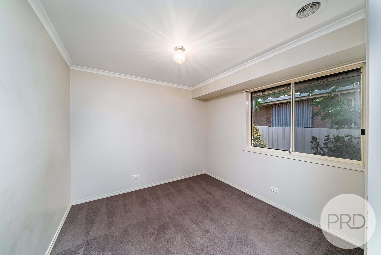 87 Balleroo Crescent GLENFIELD PARK 7