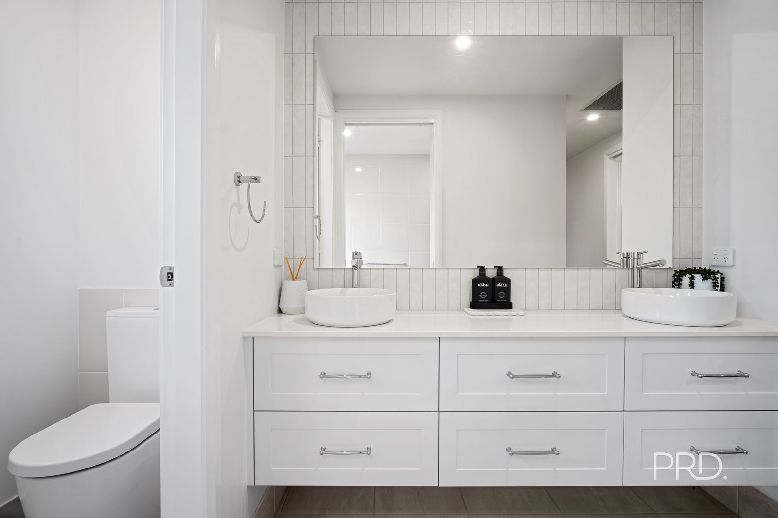 87 Bradman Drive BOOROOMA 17