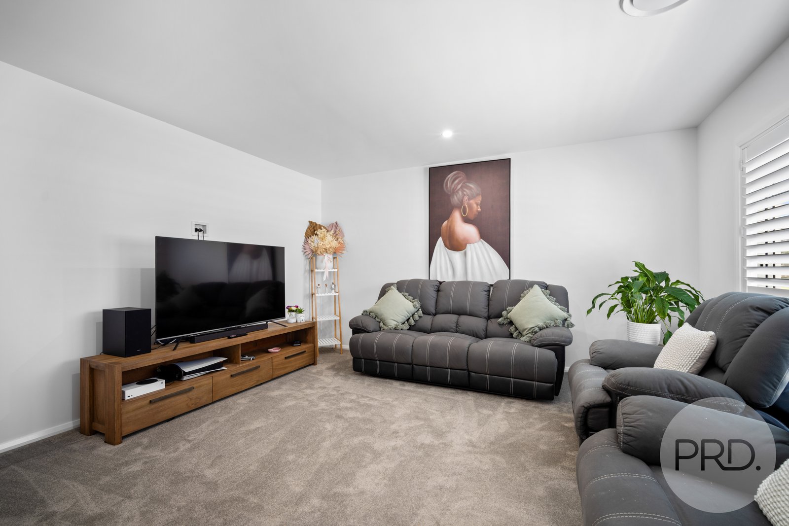 87 Bradman Drive BOOROOMA 2