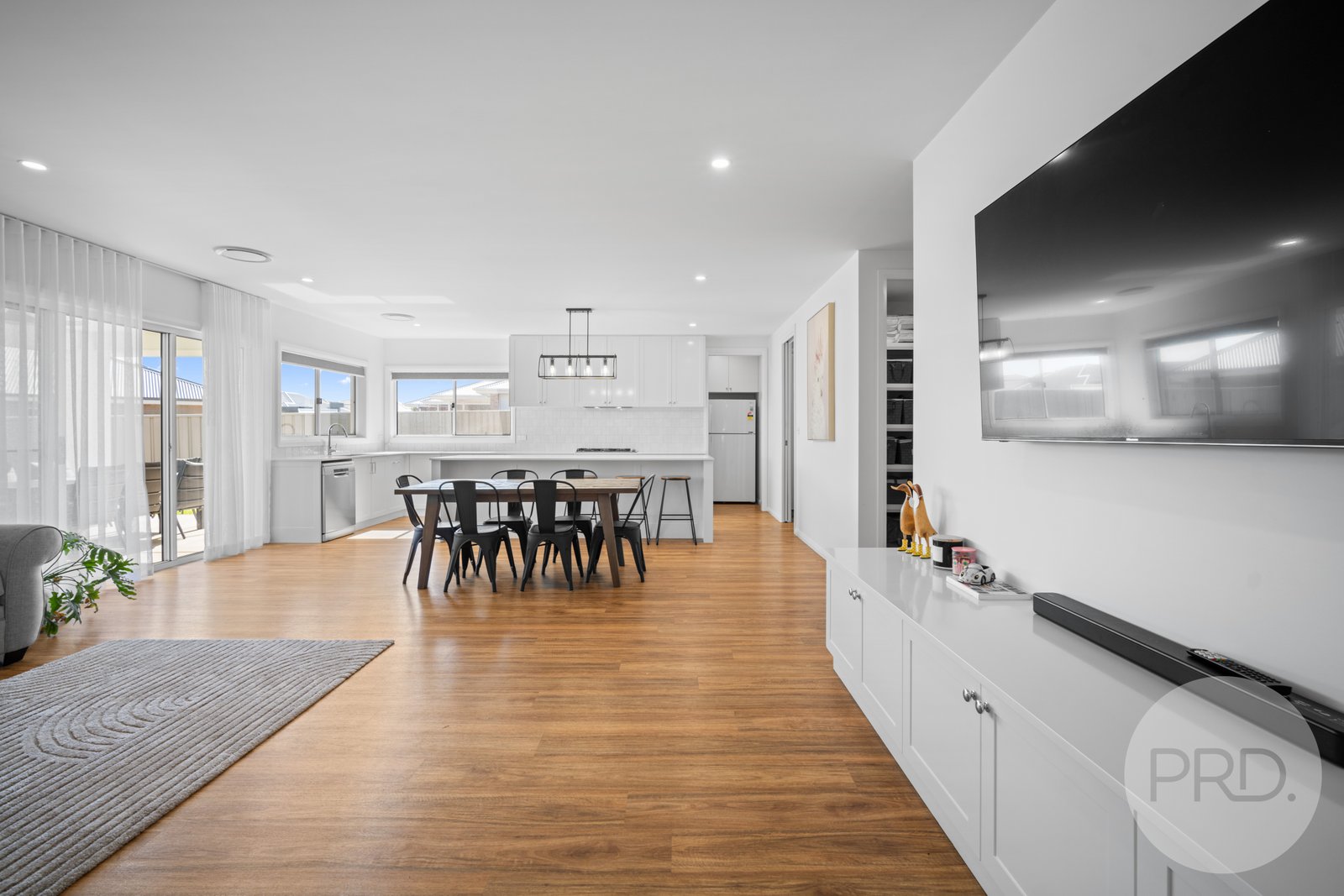 87 Bradman Drive BOOROOMA 10