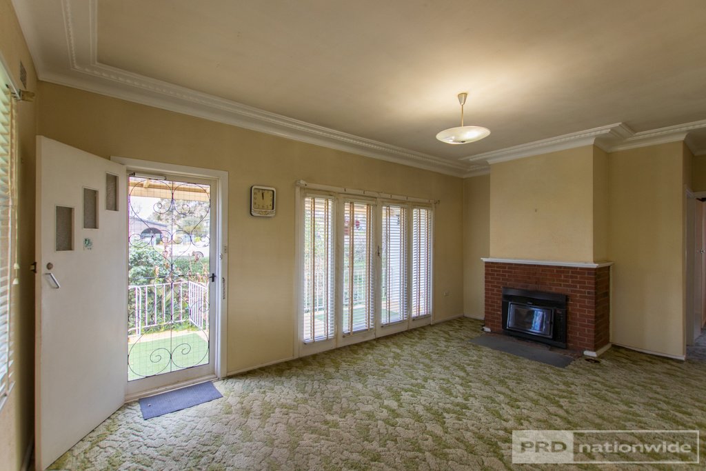 87 Broughton Street TUMUT 2
