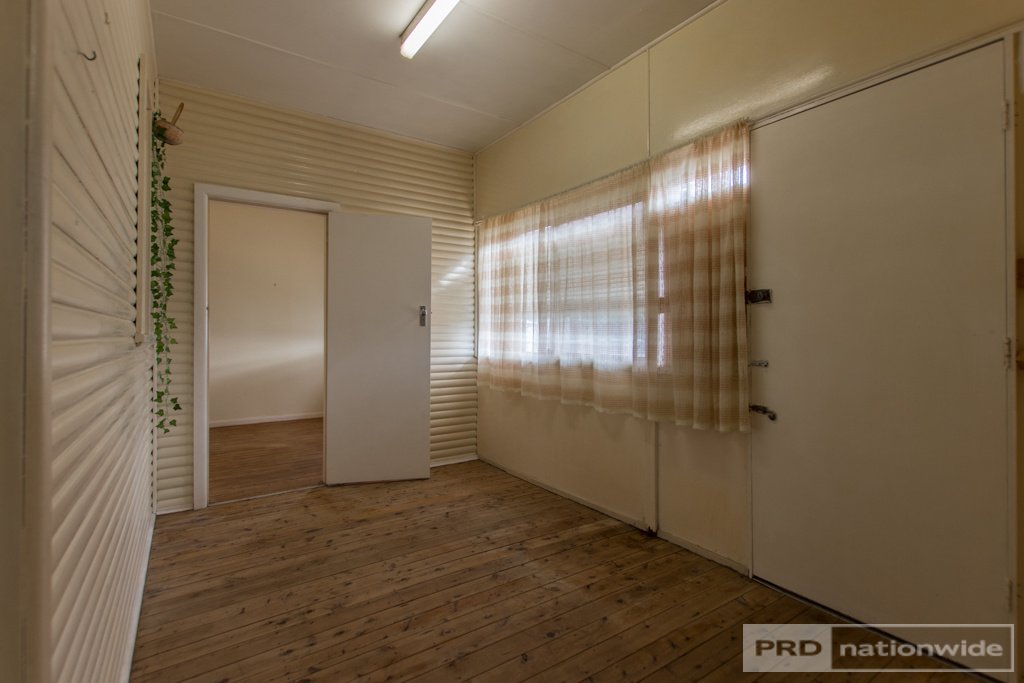87 Broughton Street TUMUT 7