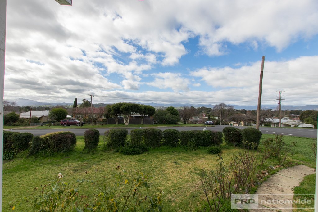 87 Broughton Street TUMUT 9