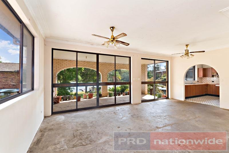 87 Burbank Avenue PICNIC POINT 4
