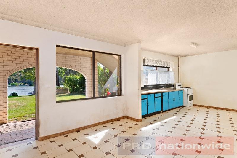87 Burbank Avenue PICNIC POINT 7