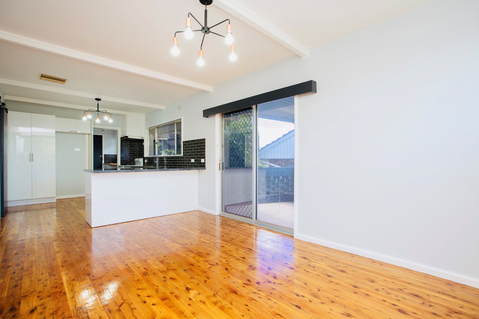 87 Hillvue Road TAMWORTH 2