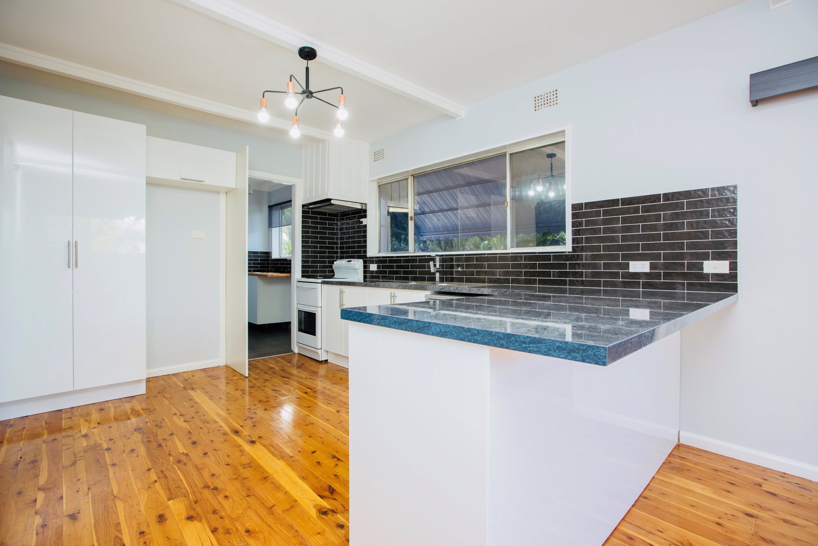87 Hillvue Road TAMWORTH 4