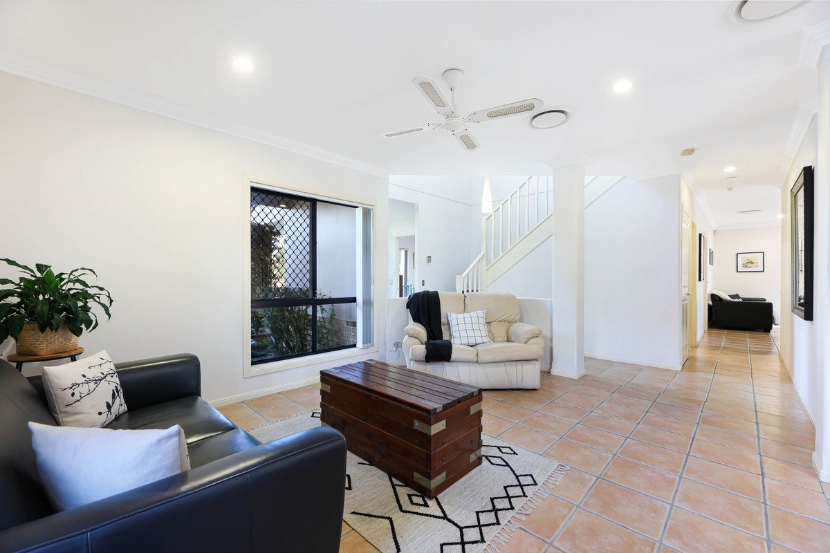 87 Honeyeater Drive BURLEIGH WATERS 5