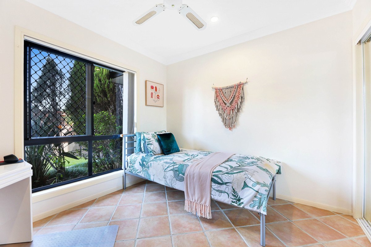 87 Honeyeater Drive BURLEIGH WATERS 8