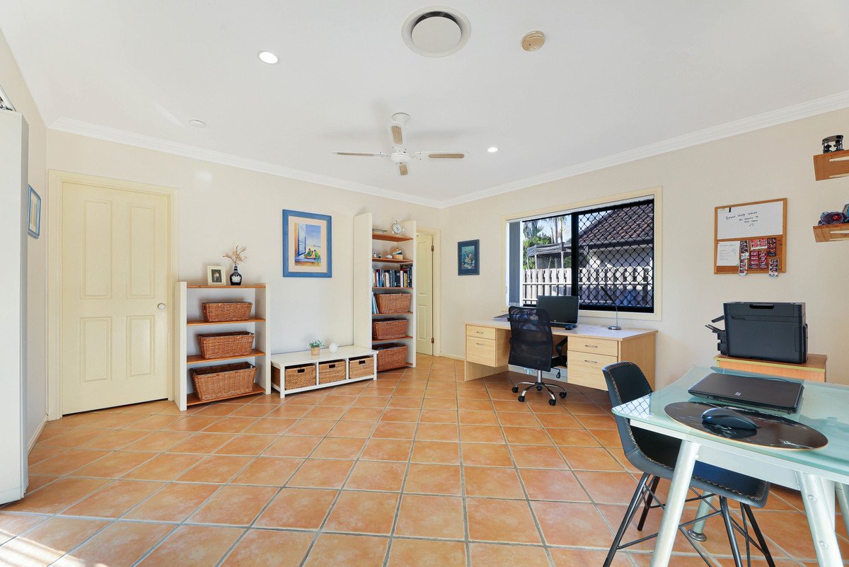 87 Honeyeater Drive BURLEIGH WATERS 11