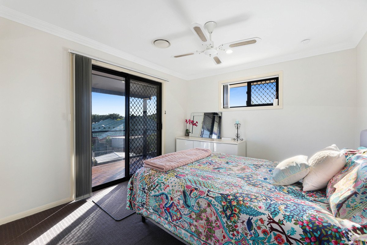 87 Honeyeater Drive BURLEIGH WATERS 14