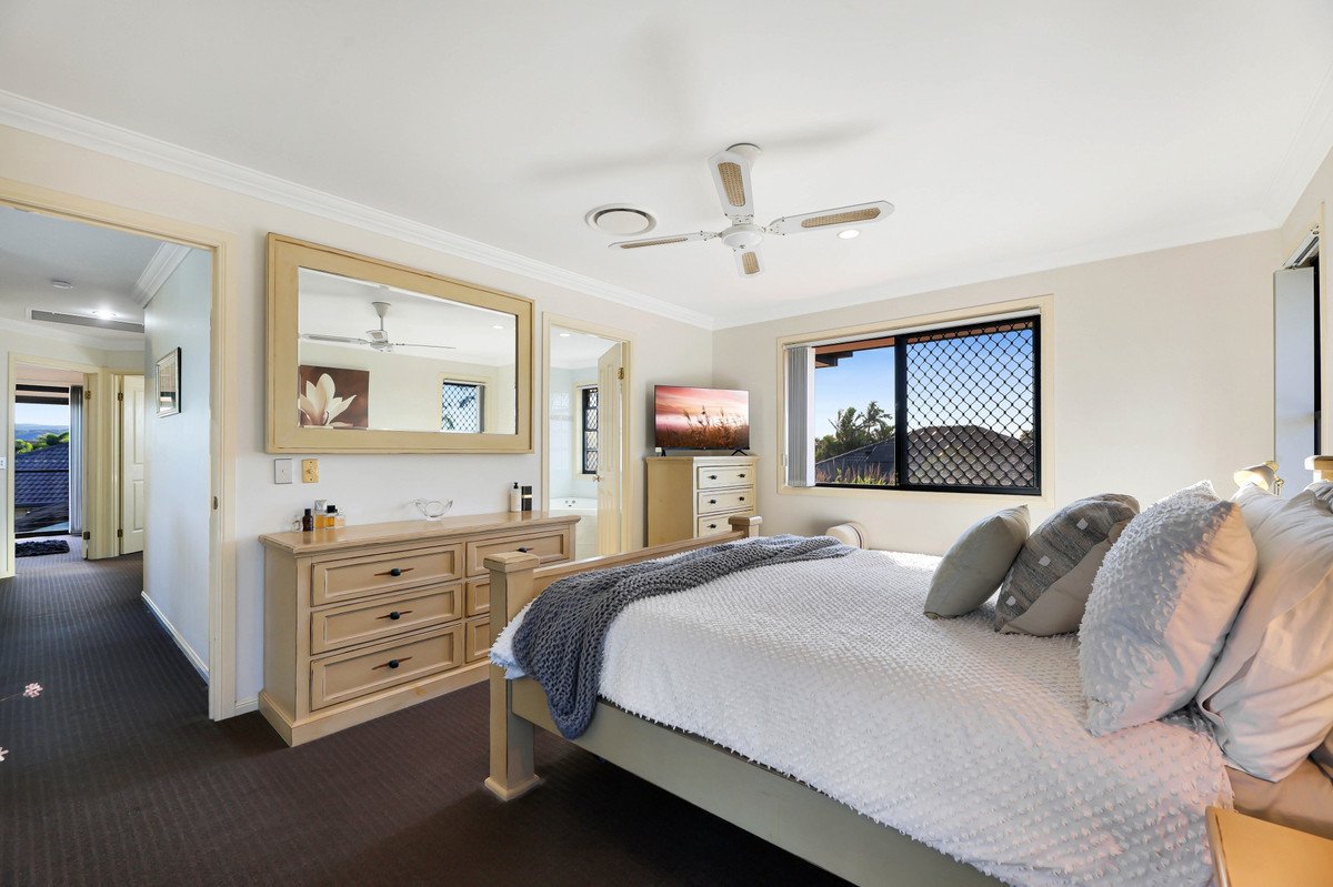 87 Honeyeater Drive BURLEIGH WATERS 15