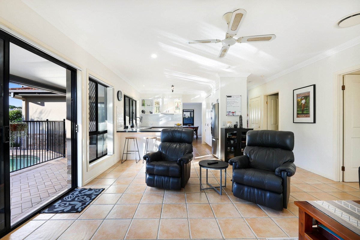 87 Honeyeater Drive BURLEIGH WATERS 6