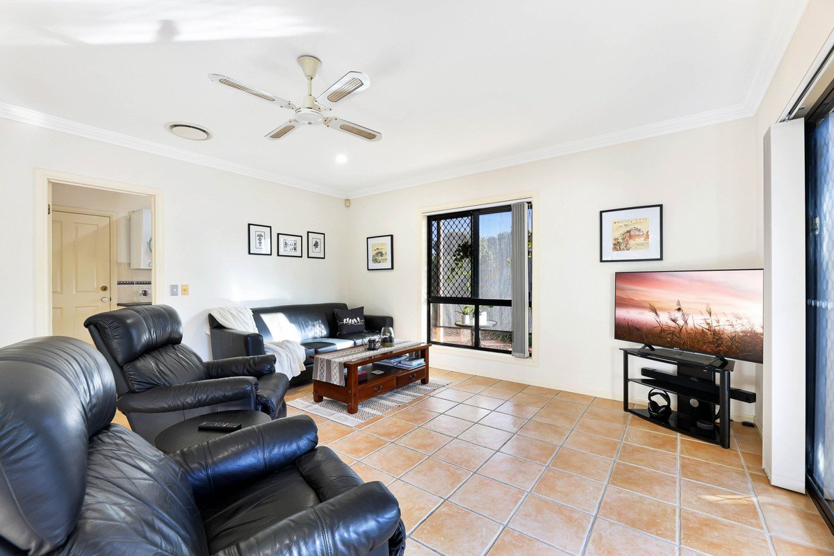 87 Honeyeater Drive BURLEIGH WATERS 7