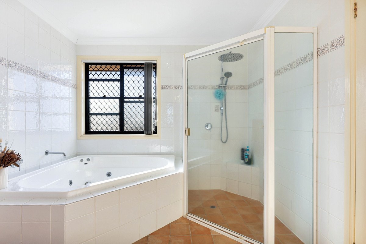 87 Honeyeater Drive BURLEIGH WATERS 9