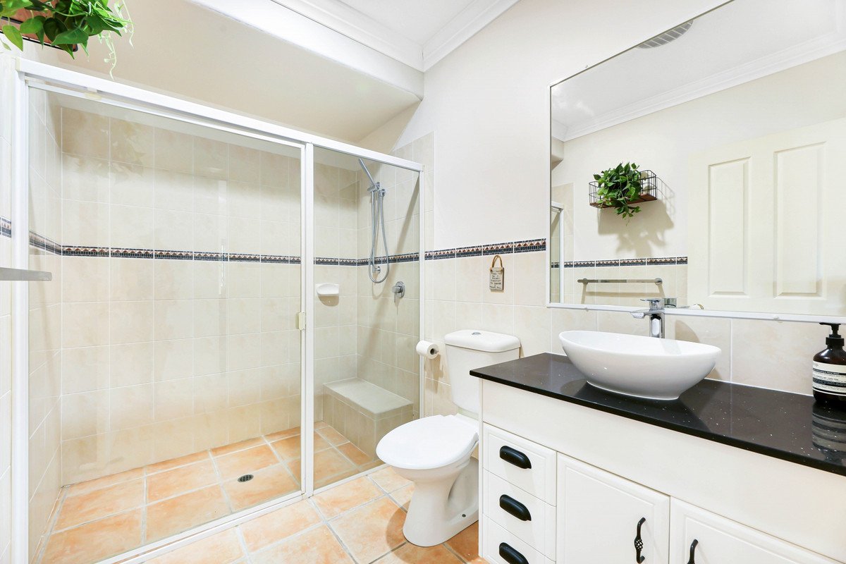 87 Honeyeater Drive BURLEIGH WATERS 10