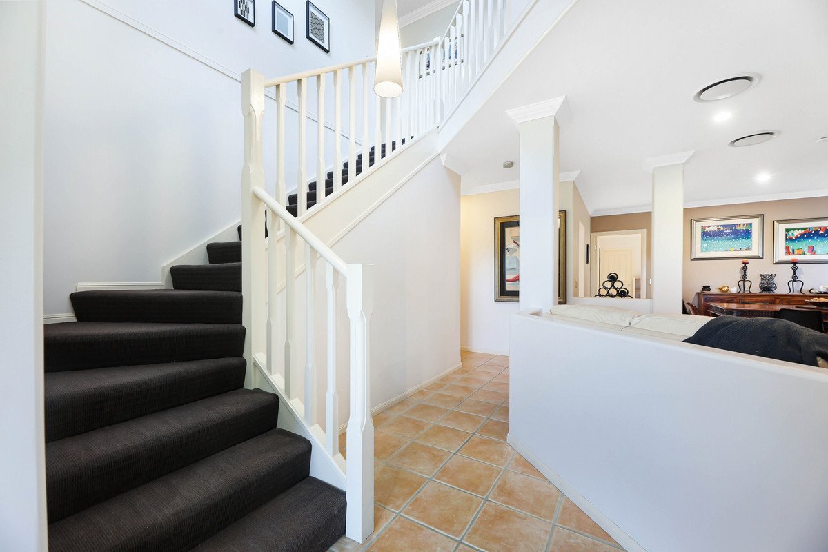 87 Honeyeater Drive BURLEIGH WATERS 12