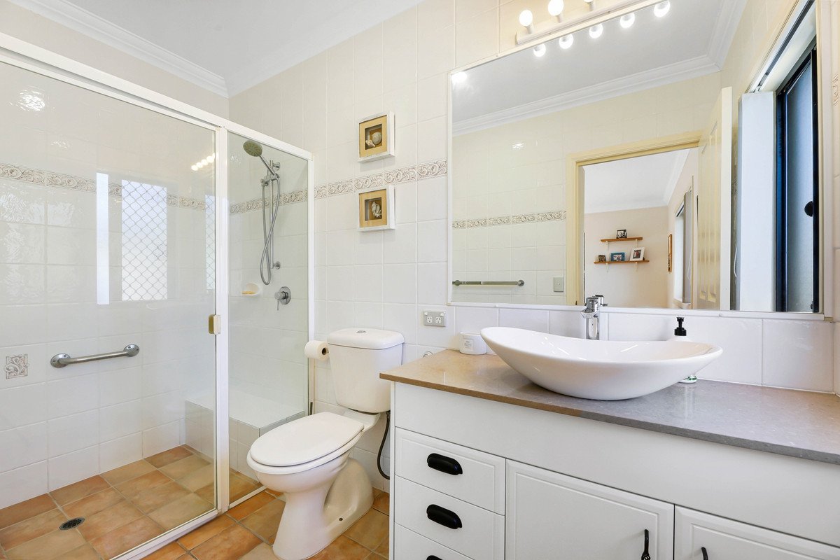 87 Honeyeater Drive BURLEIGH WATERS 18